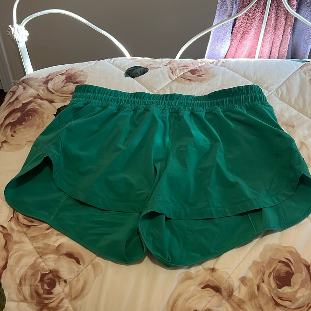 Lululemon high rise 3” track that shorts size 14 like new condition